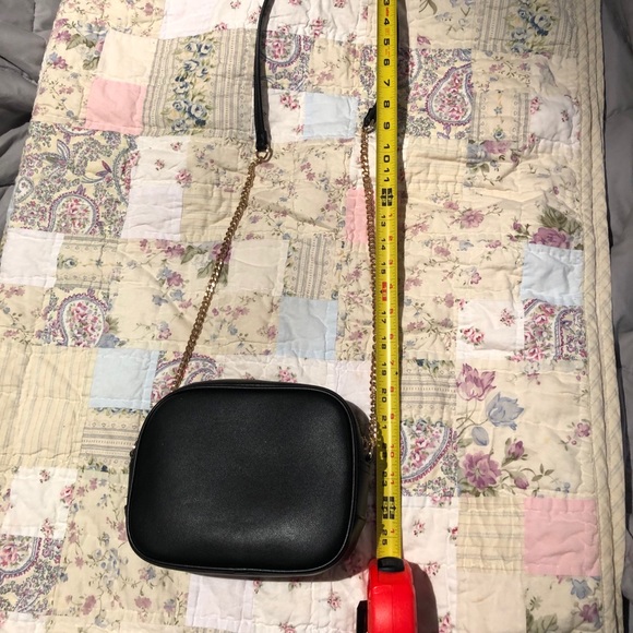 CROSS BODY  Classic chic MATTE BLACK The faux leather & gold chain bag - Picture 8 of 11